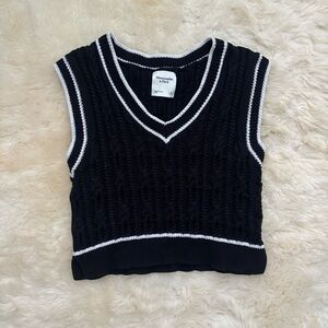 Abercrombie & Fitch Black and White Cable Knit Sweater Vest